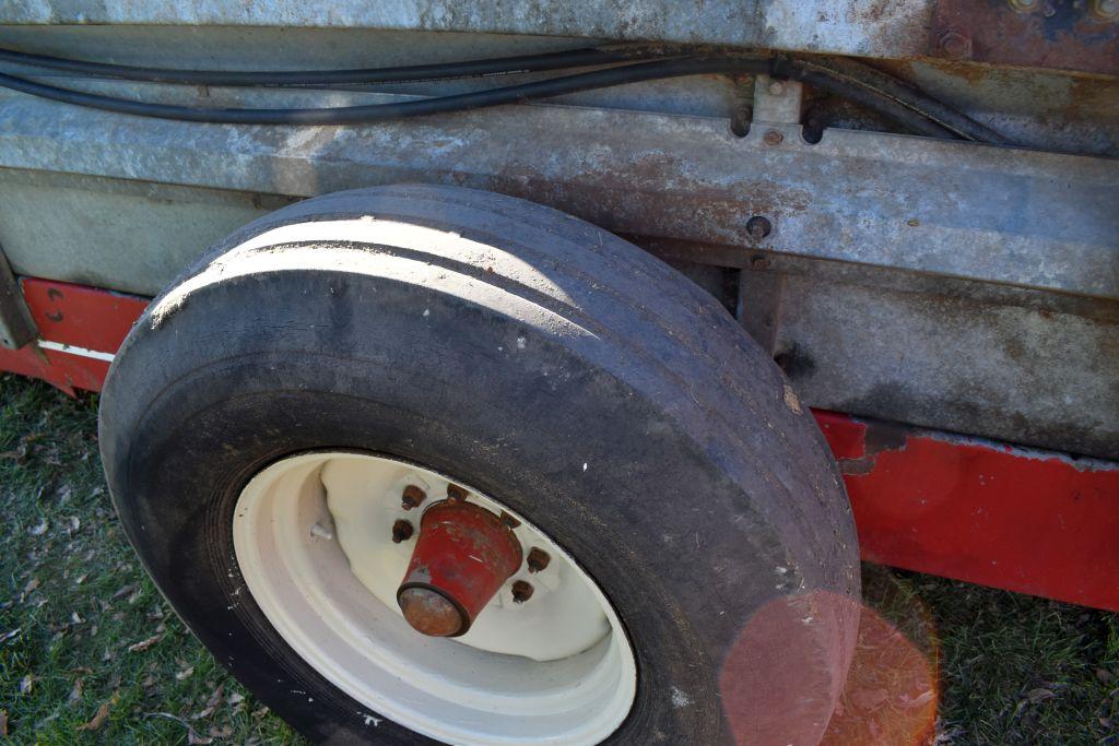 New Idea 3726 Manure Spreader, Single Axle, 540PTO, Slop Gate, Poly Floor, SN: 860670