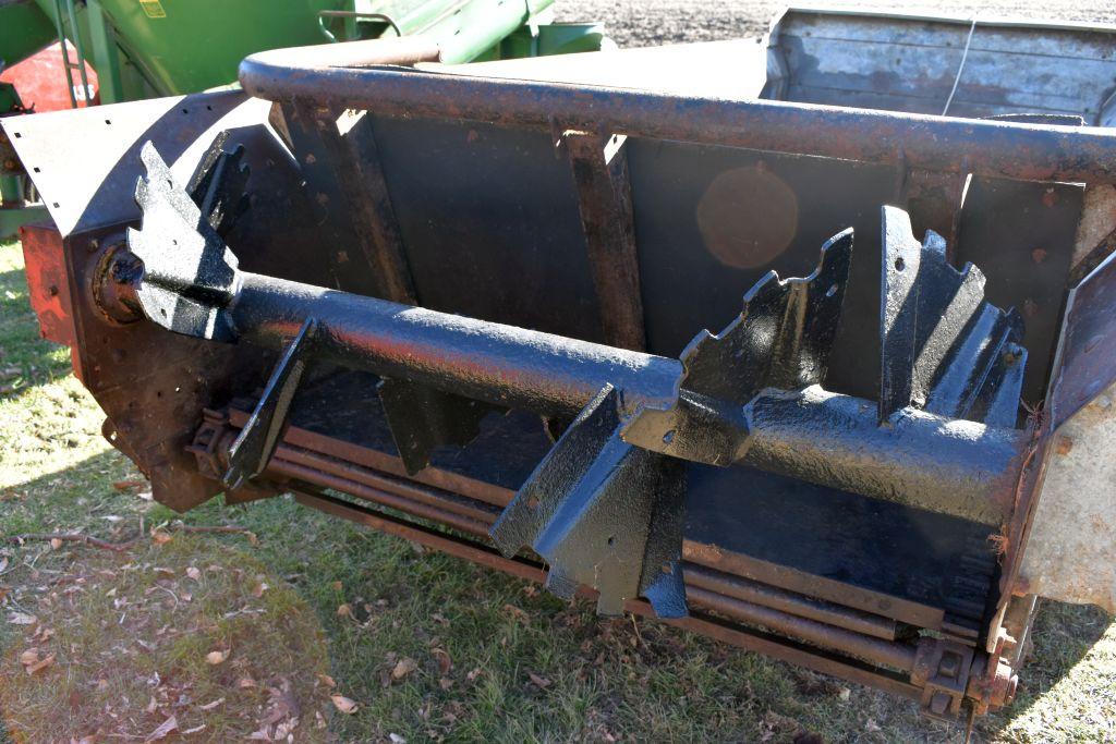 New Idea 3726 Manure Spreader, Single Axle, 540PTO, Slop Gate, Poly Floor, SN: 860670