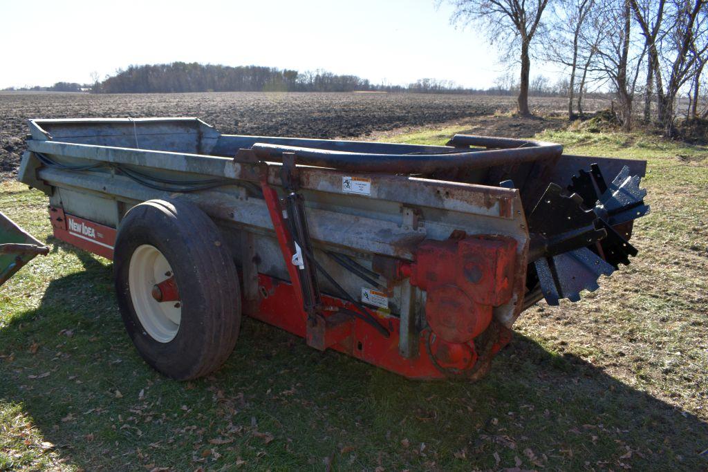 New Idea 3726 Manure Spreader, Single Axle, 540PTO, Slop Gate, Poly Floor, SN: 860670