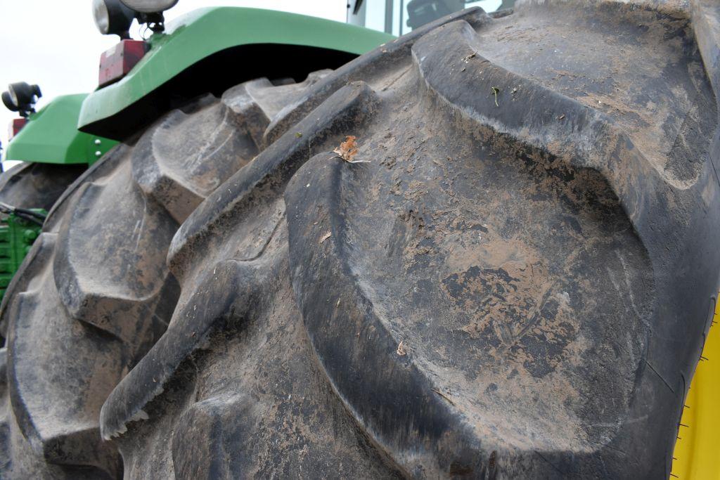 2005 John Deere 9520 4WD Tractor, Power  Shift, 4 Hydraulics, 710/70R42 Duals, 4324  Hours, 450hp.,