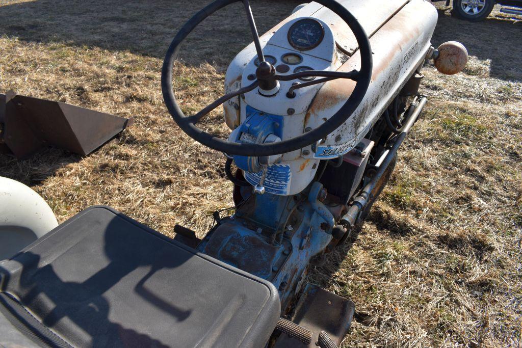 Ford 4000 Select-O-Matic Gas Tractor, Clam  Shell Fenders, 3pt., 540PTO, 14.9x28 Tires,  Does Not Ru