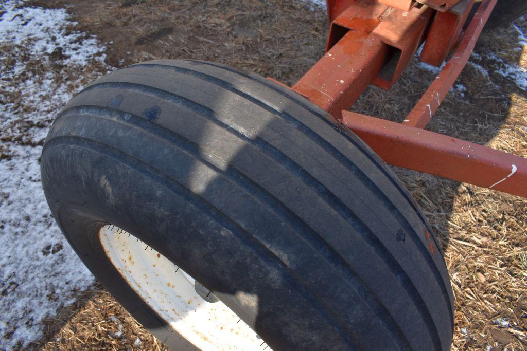 1000 Gallon Anhydrous NH3 Tank On Running  Gear With Flotation Tires