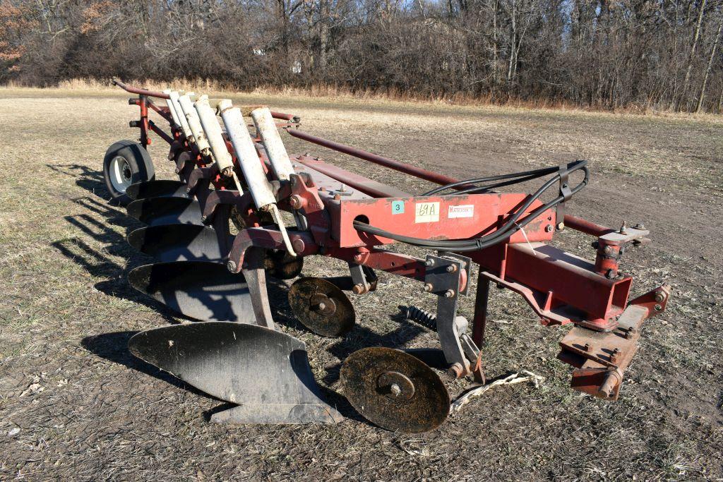 International 720 Plow 5 Bottom 5x20's  Coulters, Auto Reset, In-Furrow