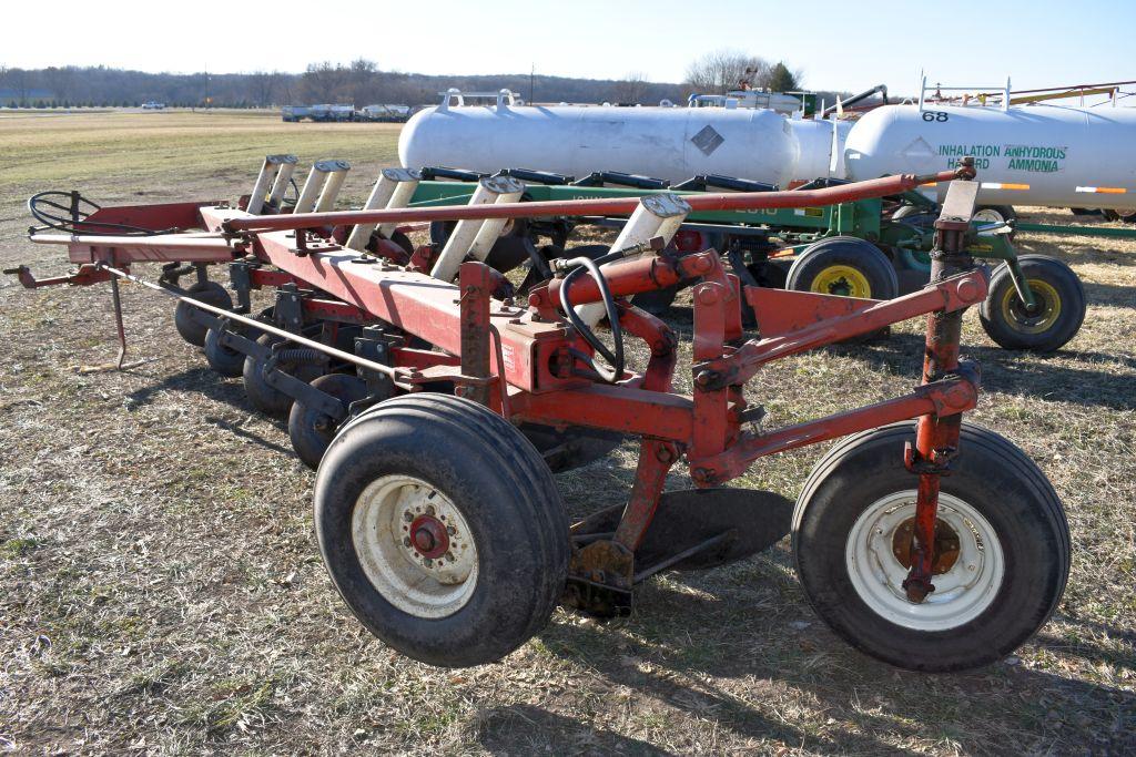 International 720 Plow 5 Bottom 5x20's  Coulters, Auto Reset, In-Furrow