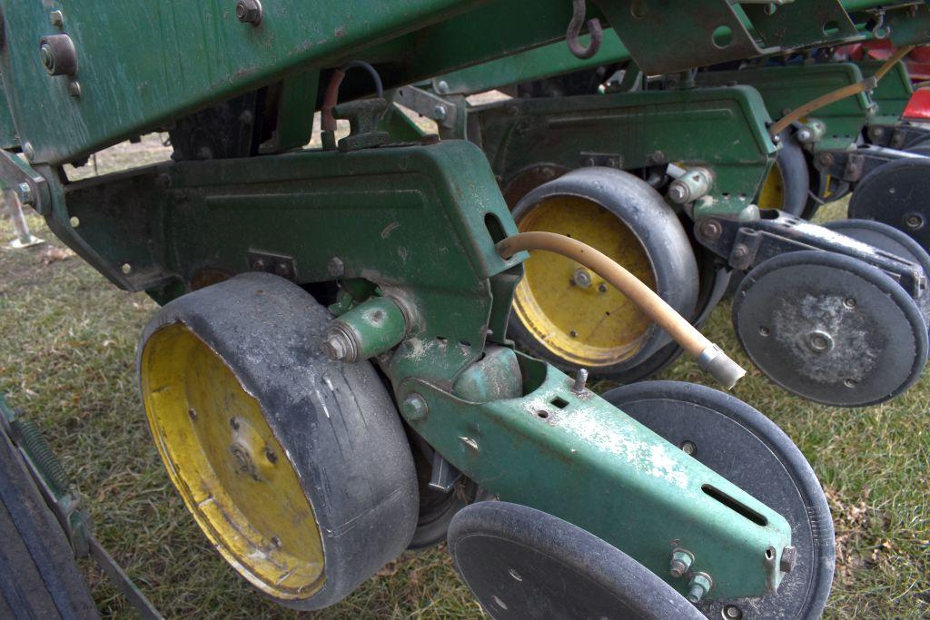 John Deere 7000 Corn Planter, 6 Row 30"  Liquid Fertilizer, Markers, Monitor