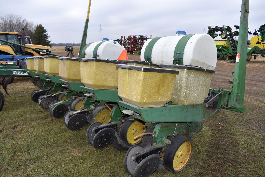 John Deere 7000 Corn Planter, 6 Row 30"  Liquid Fertilizer, Markers, Monitor