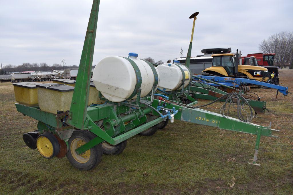 John Deere 7000 Corn Planter, 6 Row 30"  Liquid Fertilizer, Markers, Monitor