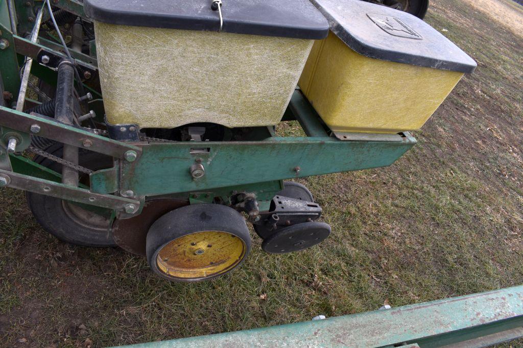 John Deere 7000 Corn Planter, 6 Row 30"  Liquid Fertilizer, Markers, Monitor