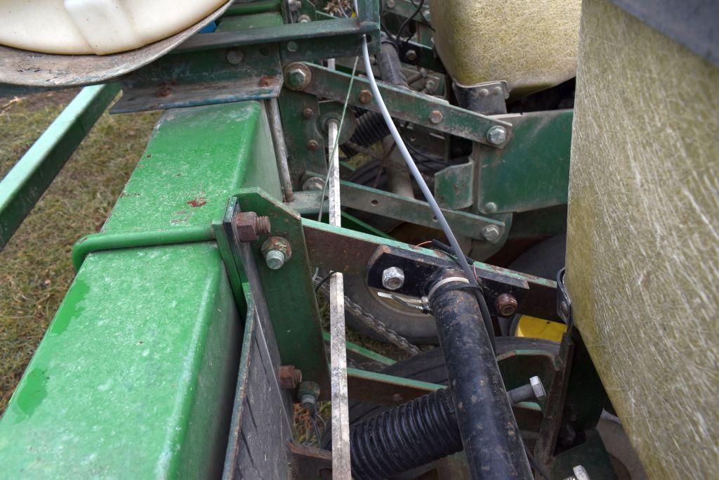 John Deere 7000 Corn Planter, 6 Row 30"  Liquid Fertilizer, Markers, Monitor
