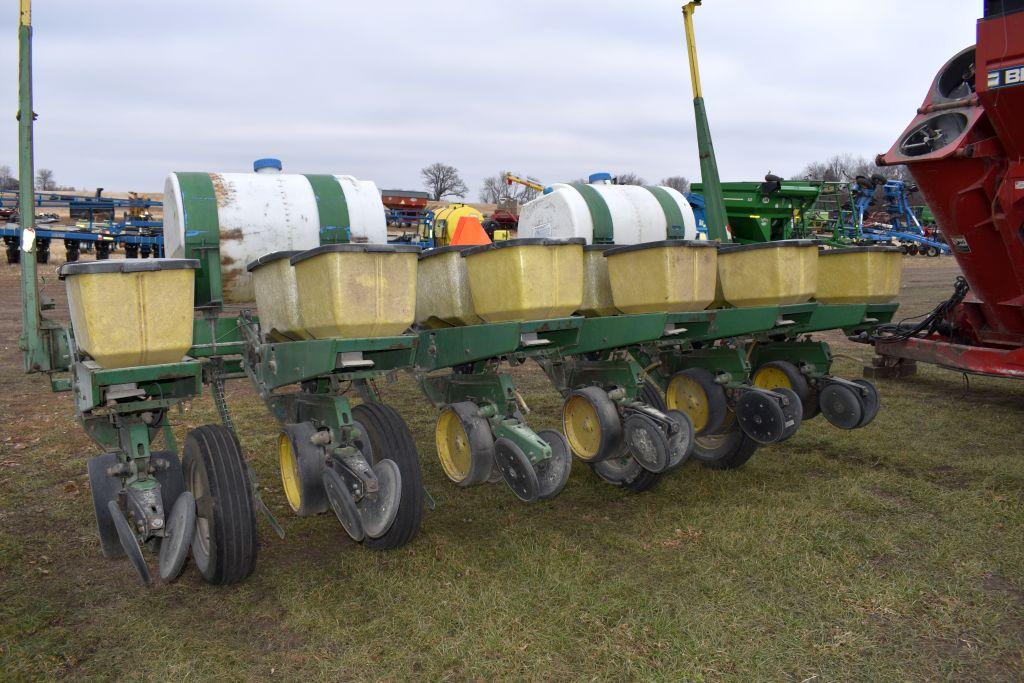 John Deere 7000 Corn Planter, 6 Row 30"  Liquid Fertilizer, Markers, Monitor