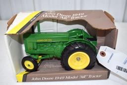 Ertl John Deere AR Tractor 1/16 scale with box