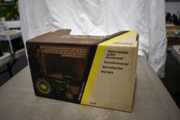 Ertl John Deere G Tractor 1/16 scale with box