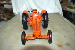 Ertl Case DC-4 Highly Detailed Tractor 1/16, no box