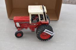 Ertl International 1586 Tractor, 1/16 scale, no box