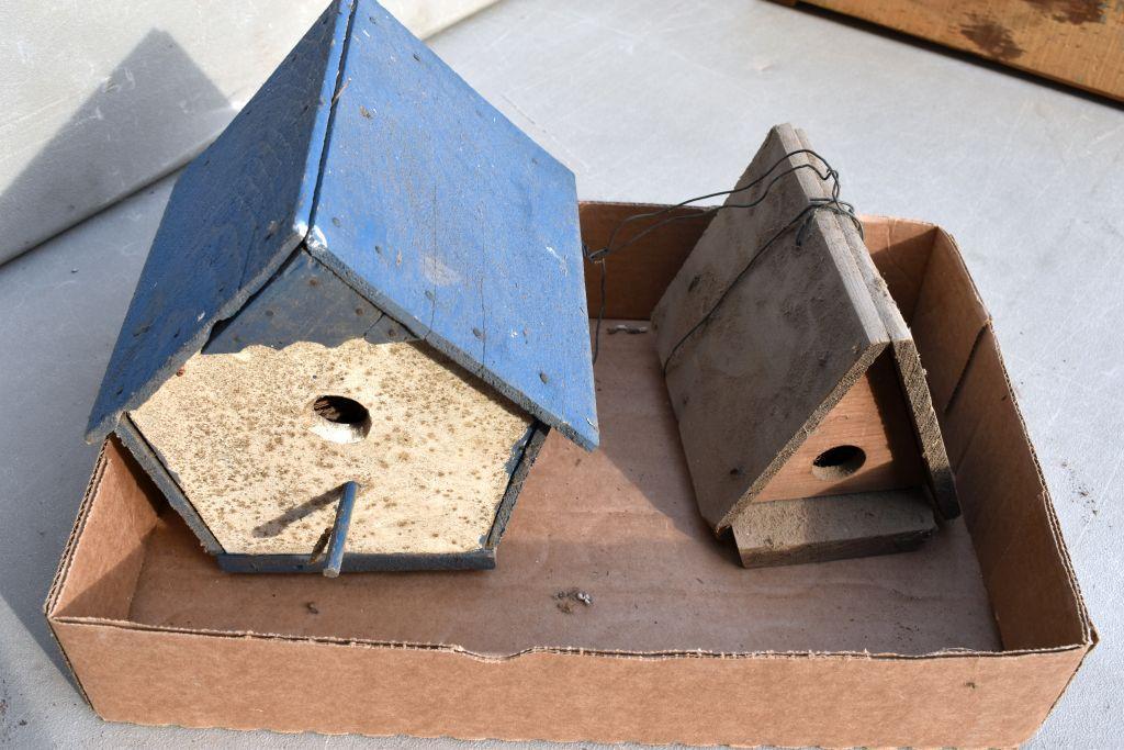 2 bird houses