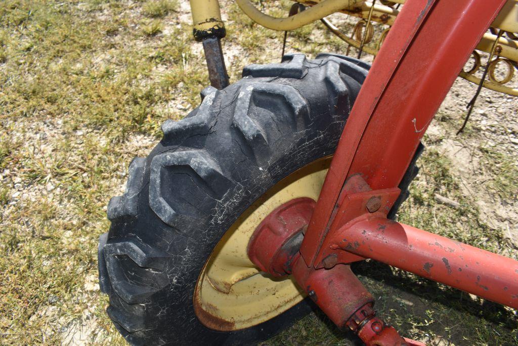New Holland 256 Hay Rake