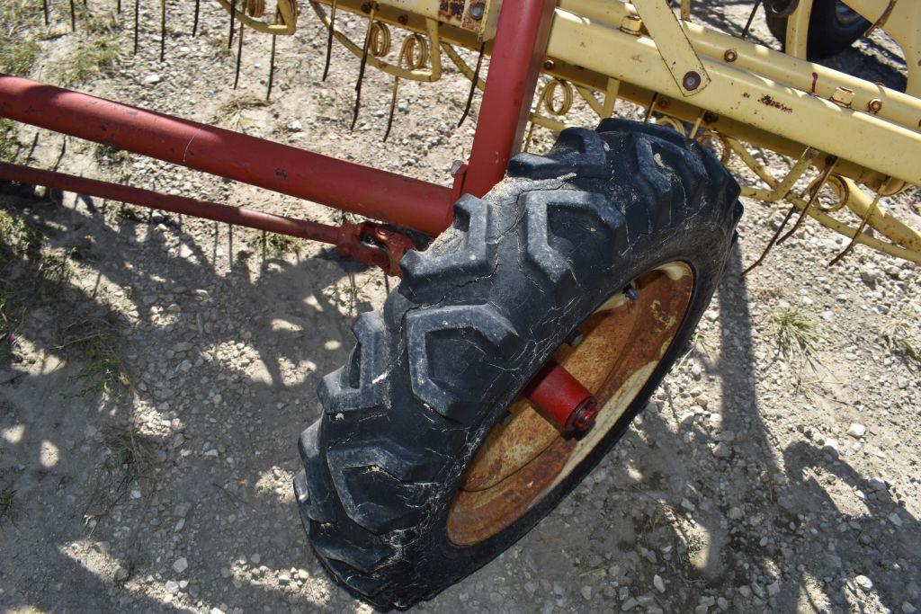 New Holland 256 Hay Rake