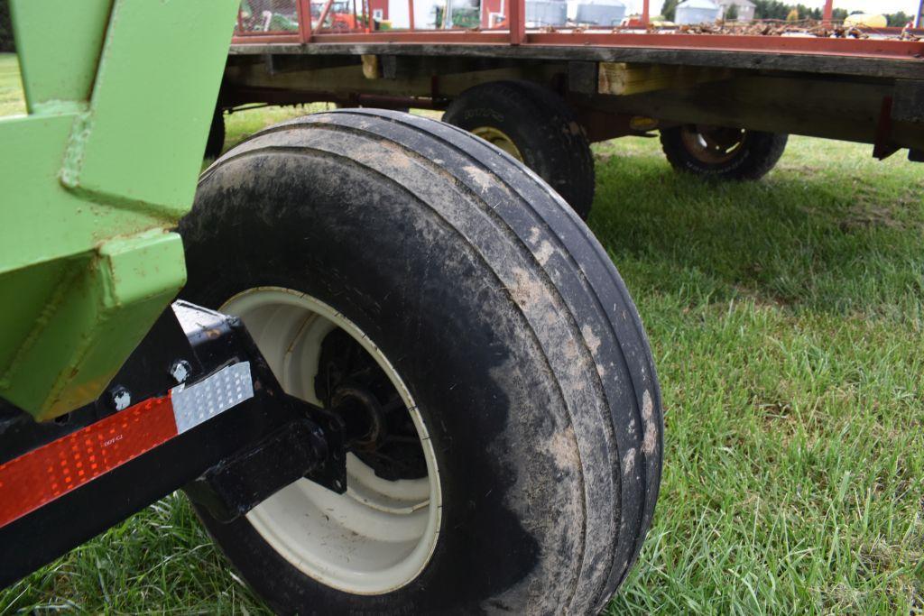 Parker 2600 Gravity Flow Wagon 400 Bushel, Sight Glass, 11 Ton Running Gear, Flotation Tires