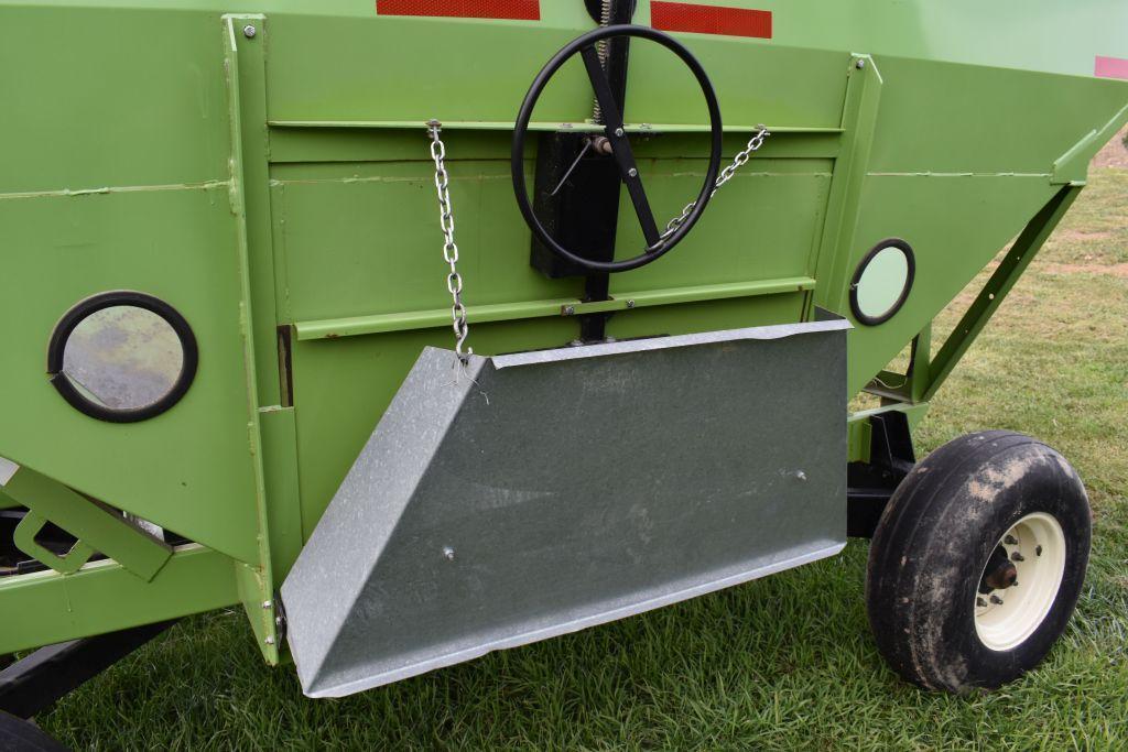 Parker 2600 Gravity Flow Wagon 400 Bushel, Sight Glass, 11 Ton Running Gear, Flotation Tires
