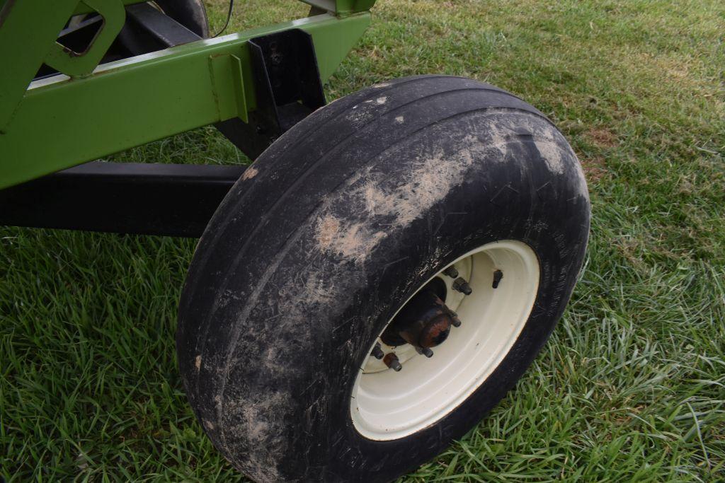 Parker 2600 Gravity Flow Wagon 400 Bushel, Sight Glass, 11 Ton Running Gear, Flotation Tires