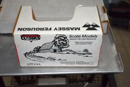 Scale Models Massey-Ferguson 135 1/16 Scale W/box