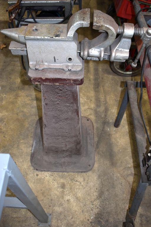 Anvil Vise on Stand, 4" Jaw