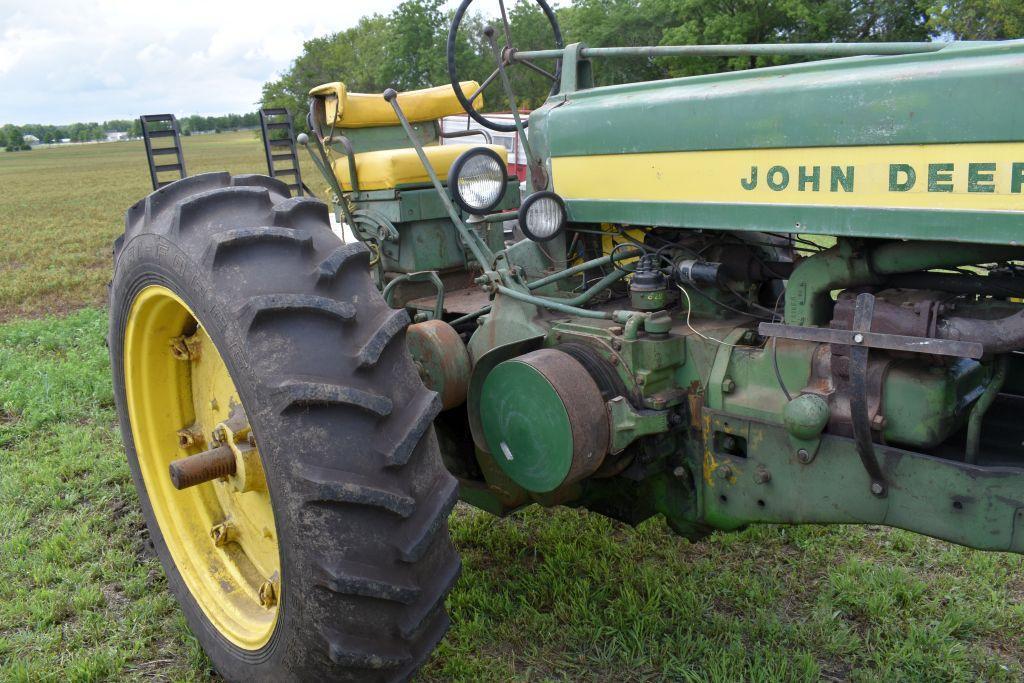 John Deere 720, Gas, Wide Front, Power Steering, Elephant Ears, 15.5x38 Tires, SN 7211031