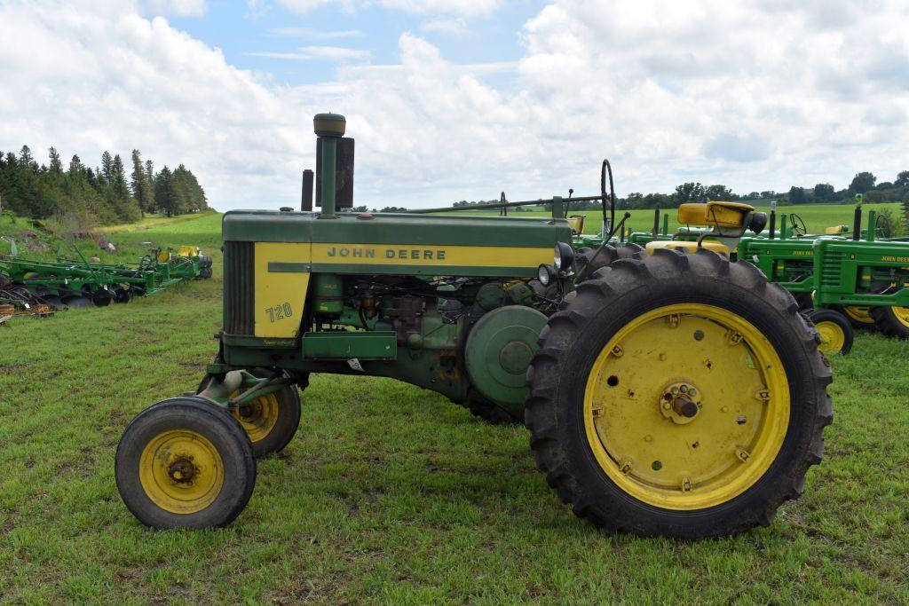 John Deere 720, Gas, Wide Front, Power Steering, Elephant Ears, 15.5x38 Tires, SN 7211031