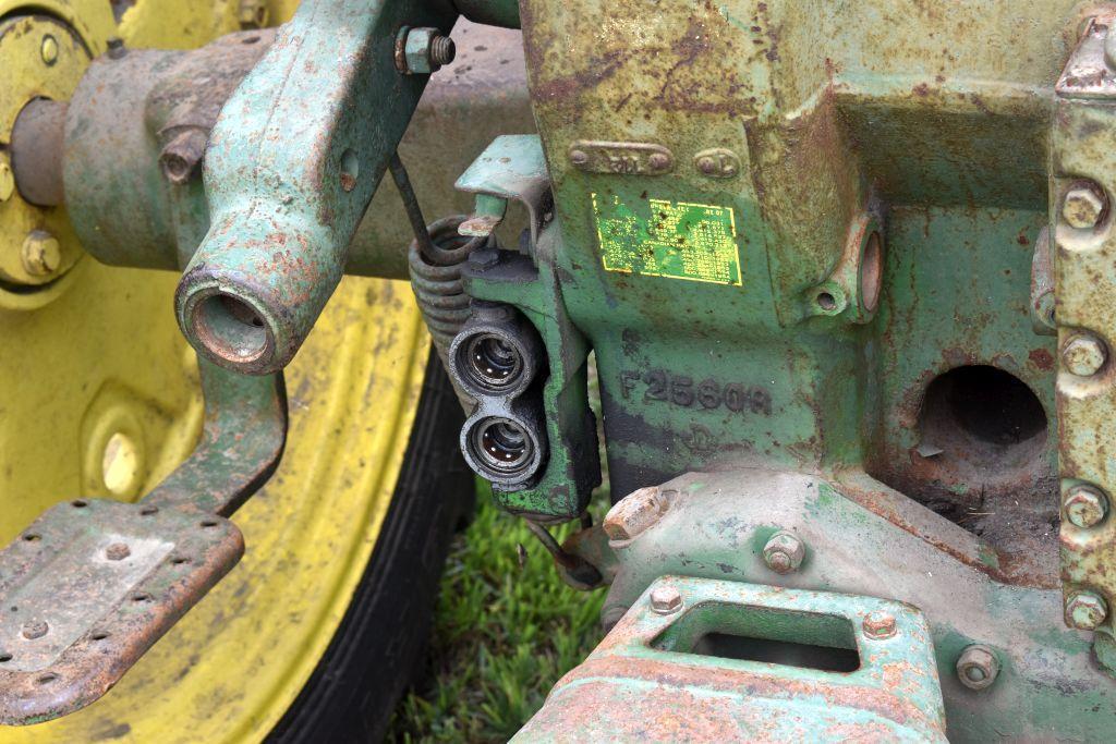 John Deere 720, Gas, Wide Front, Power Steering, Elephant Ears, 15.5x38 Tires, SN 7211031