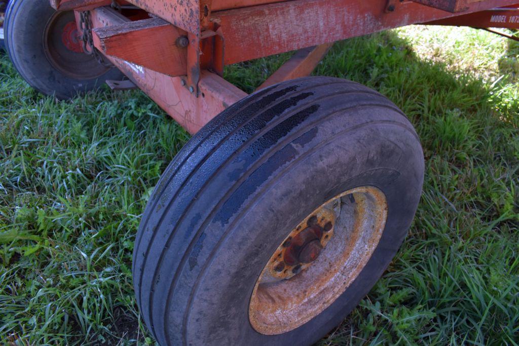 Nu-Bilt 250 Bushel Gravity Box on Running Gear