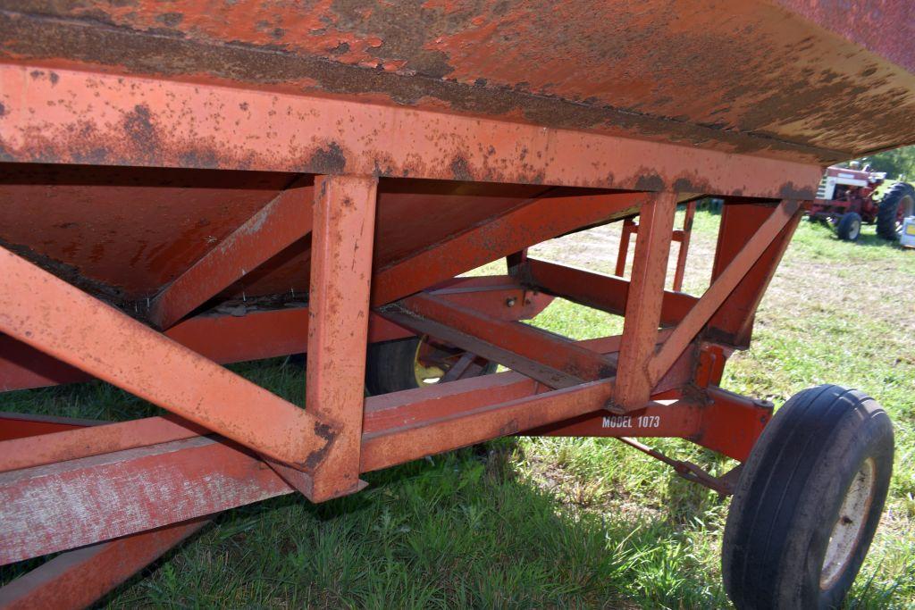 Nu-Bilt 250 Bushel Gravity Box on Running Gear