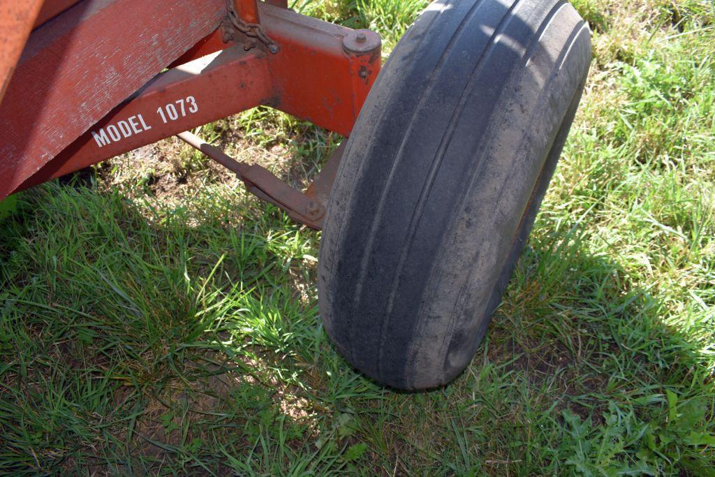 Nu-Bilt 250 Bushel Gravity Box on Running Gear