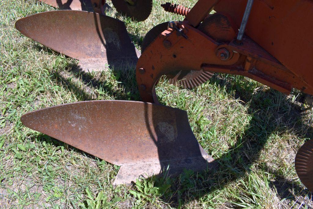 White 588 Plow, 5x18's, 3pt., In-Furrow, Coulters