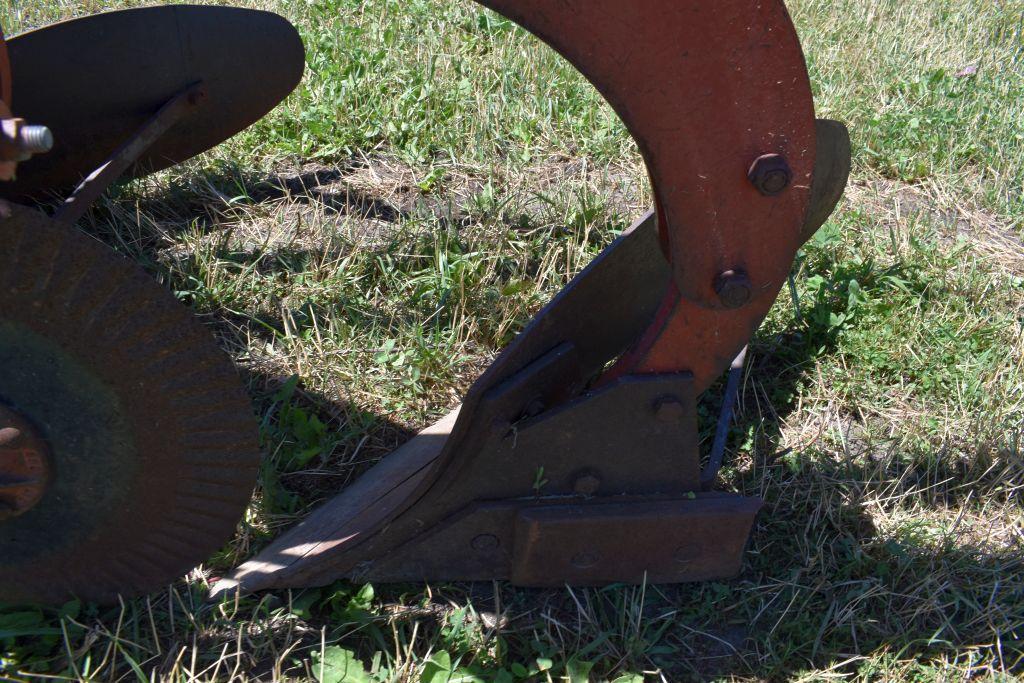 White 588 Plow, 5x18's, 3pt., In-Furrow, Coulters