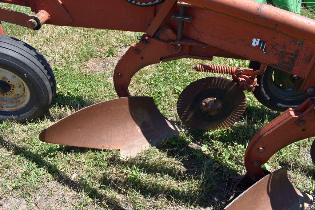 White 588 Plow, 5x18's, 3pt., In-Furrow, Coulters