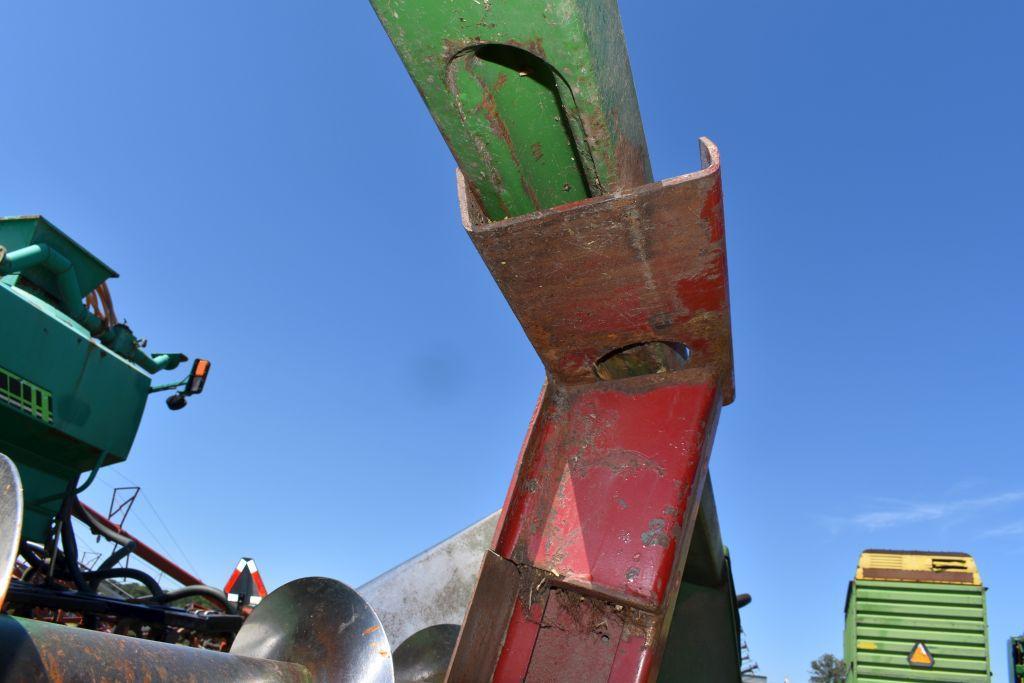 John Deere 643 Corn Head, 6 Row 30"