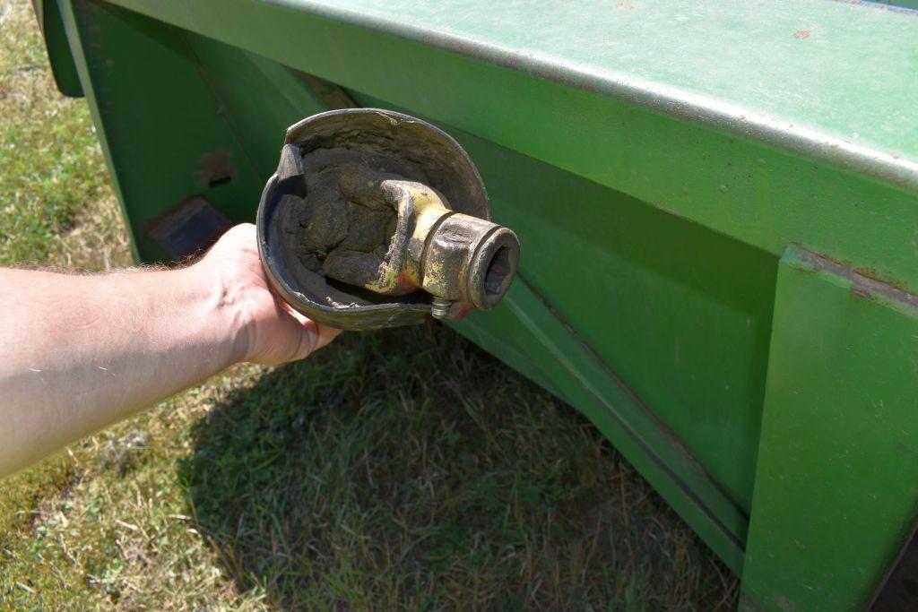 John Deere 643 Corn Head, 6 Row 30"