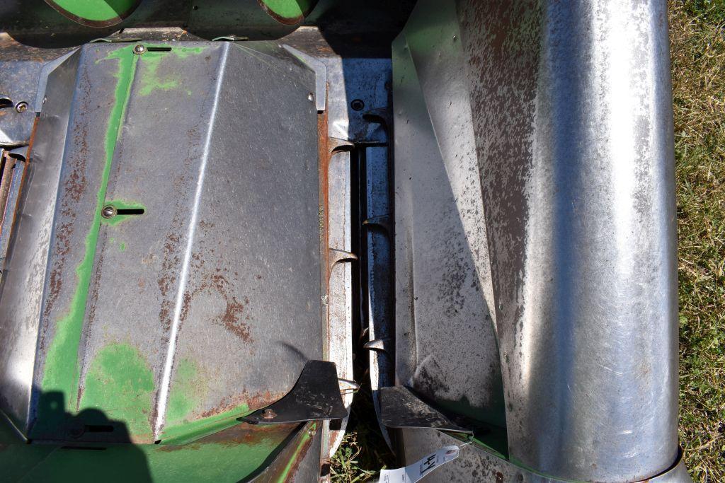 John Deere 643 Corn Head, 6 Row 30"
