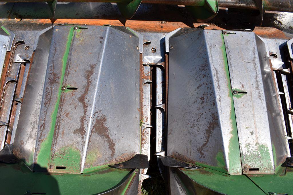 John Deere 643 Corn Head, 6 Row 30"