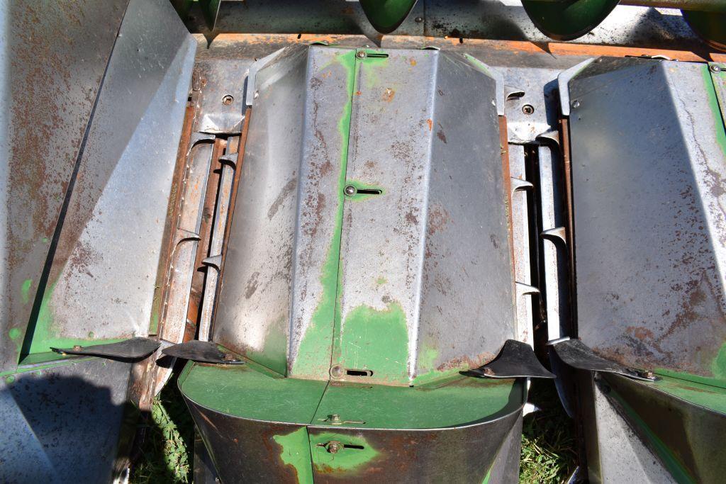 John Deere 643 Corn Head, 6 Row 30"