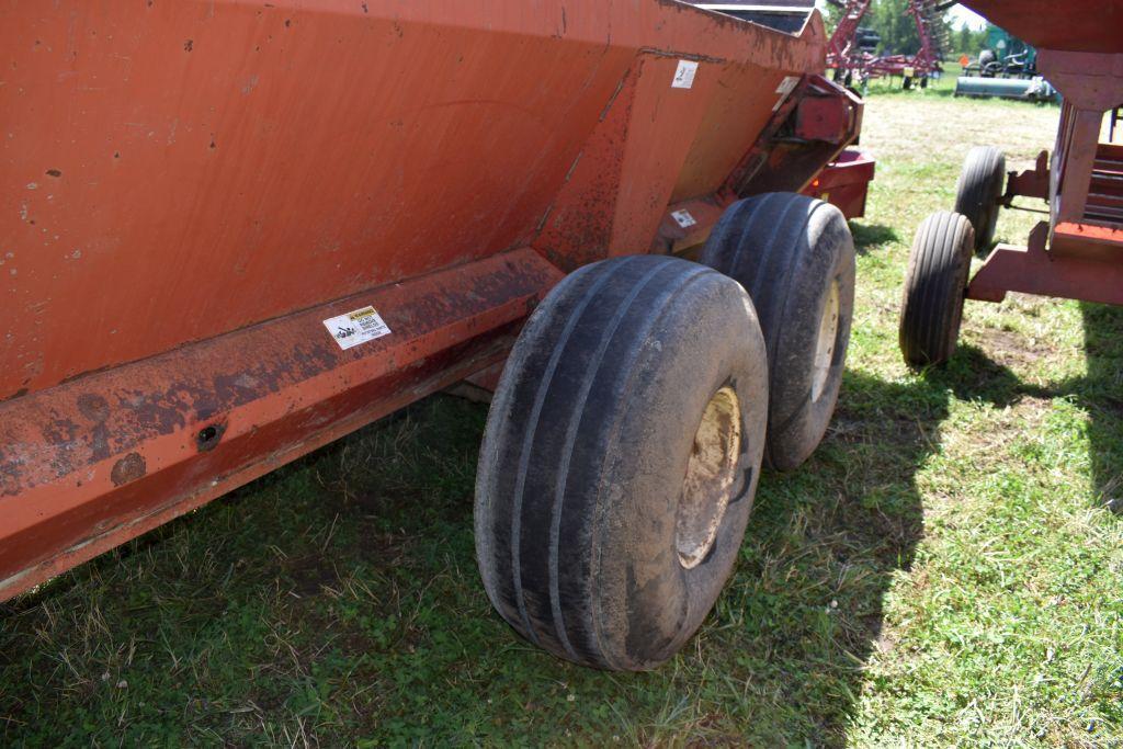 H&S 2602 Manure Spreader, Twin Auger, Variable