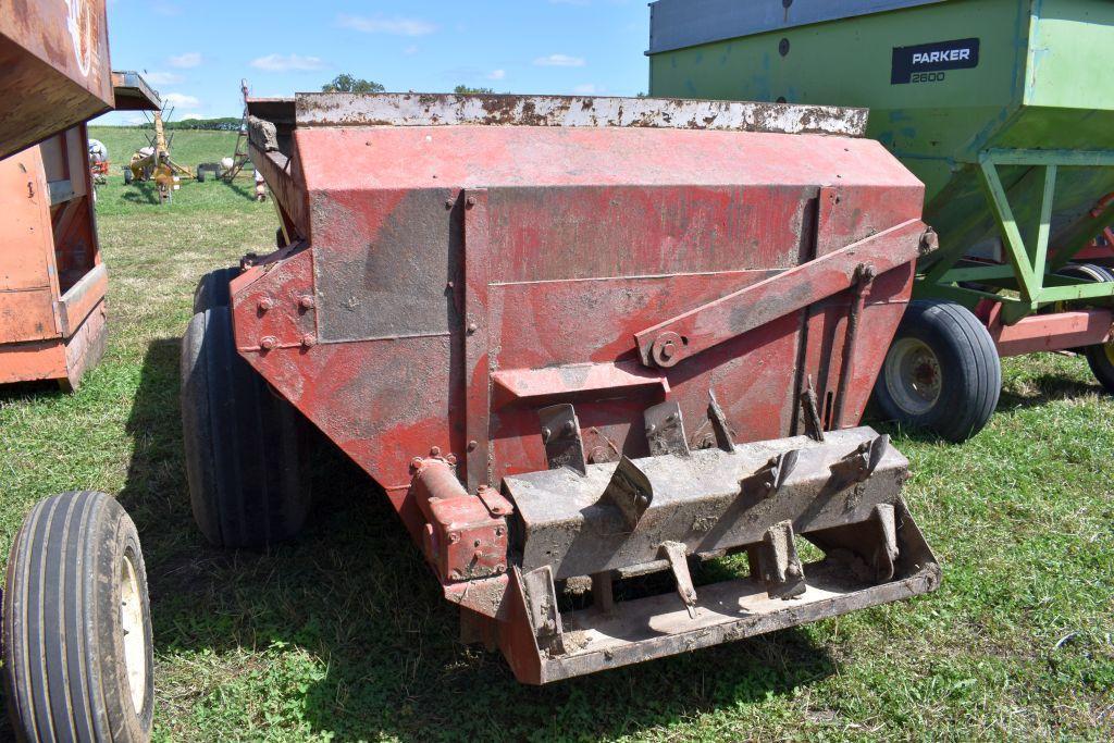 H&S 2602 Manure Spreader, Twin Auger, Variable
