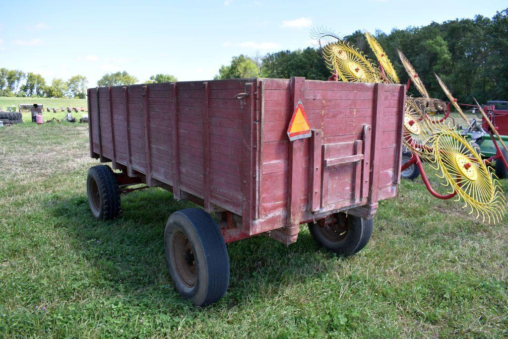 150 Bushel Wood Box on Super 6 Running Gear