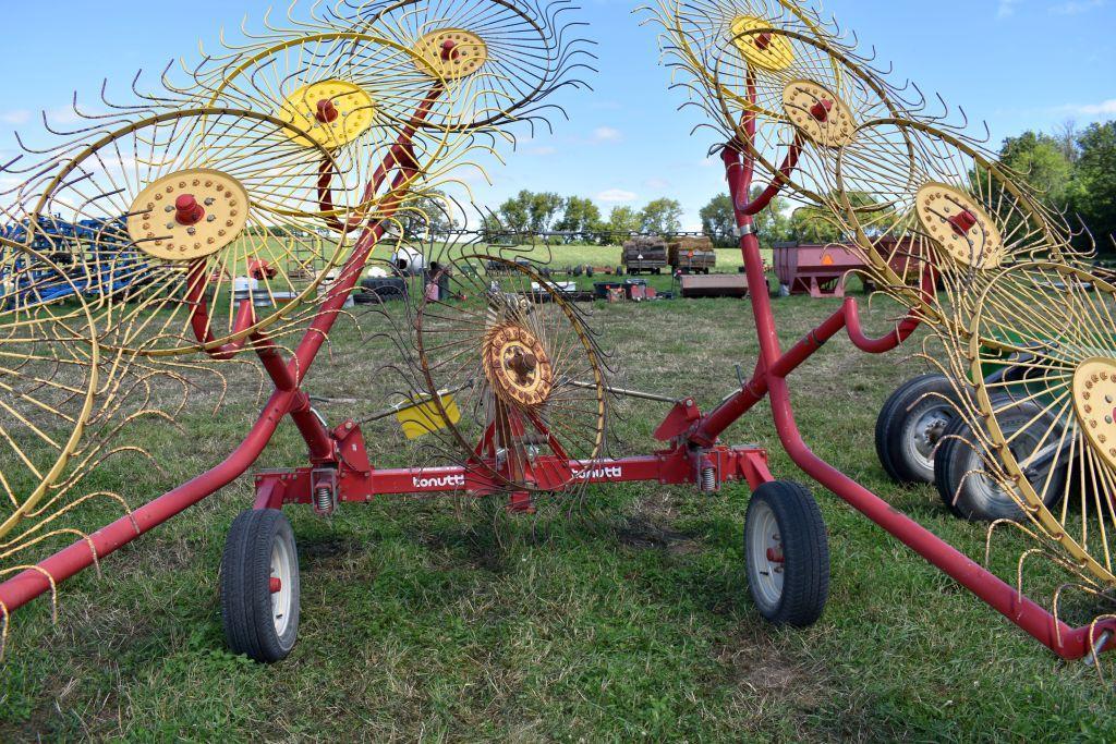 Tonutti 10 Wheel V Rake with Kicker Wheel