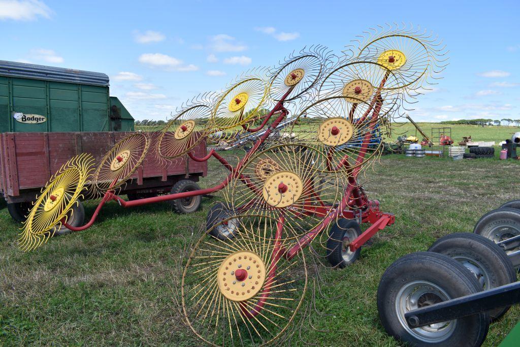 Tonutti 10 Wheel V Rake with Kicker Wheel