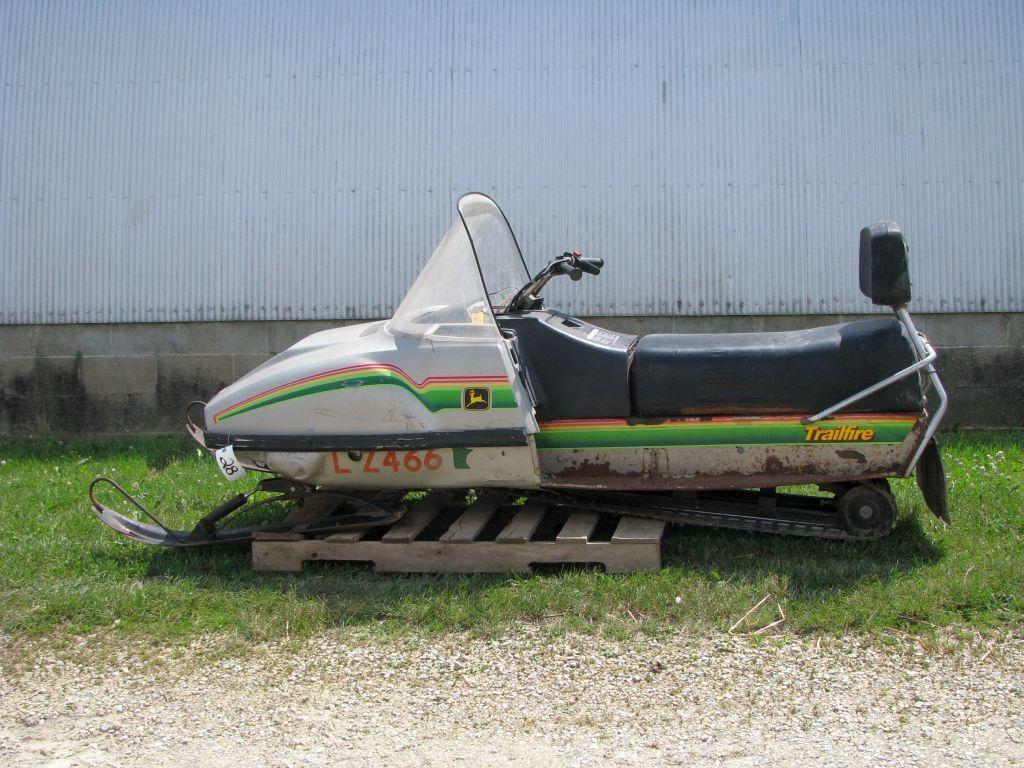 1978 John Deere Trailfire Snowmobile, 440cc, No Gauges, 2 Cycle, Engine Free, VIN:J44FH103997M