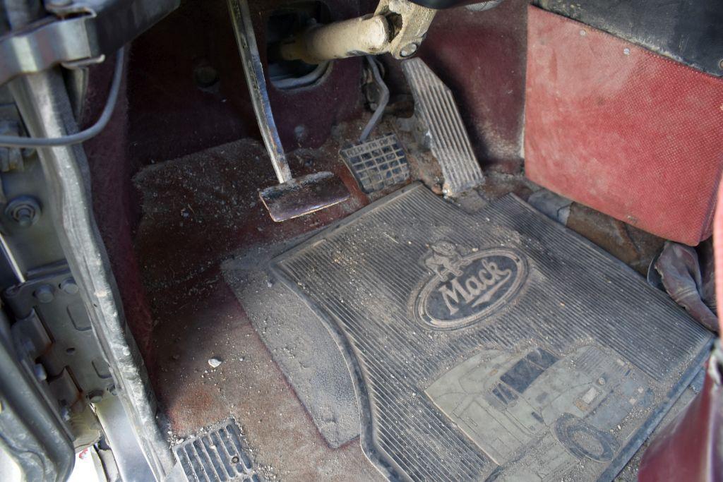 1997 Mack CH600 Day Cab Semi Tractor, E7 454 Engi