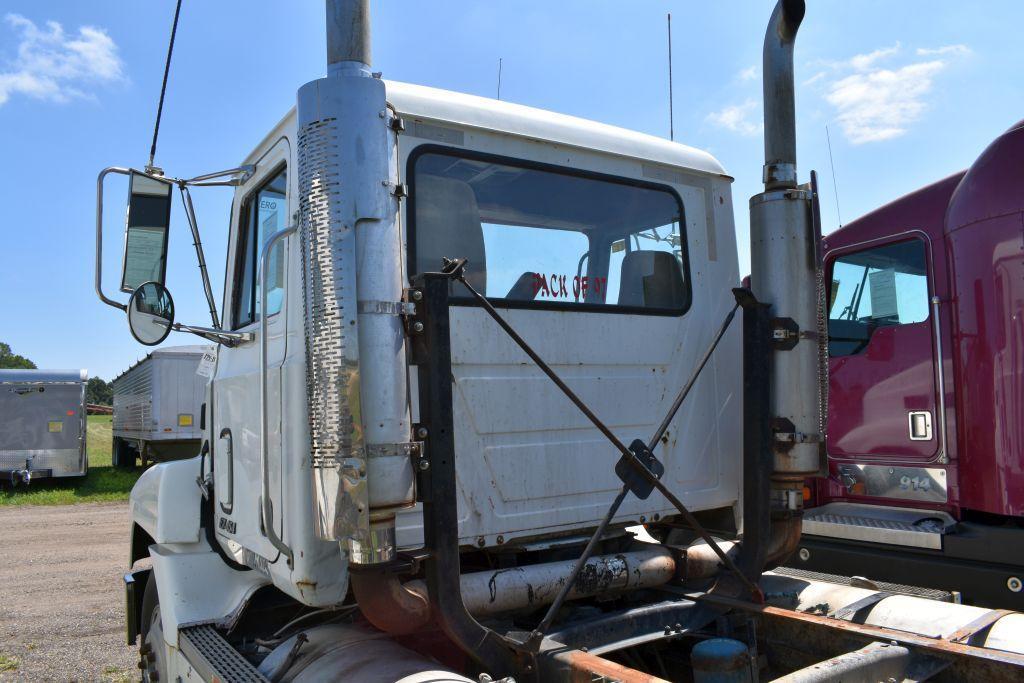 1997 Mack CH600 Day Cab Semi Tractor, E7 454 Engi