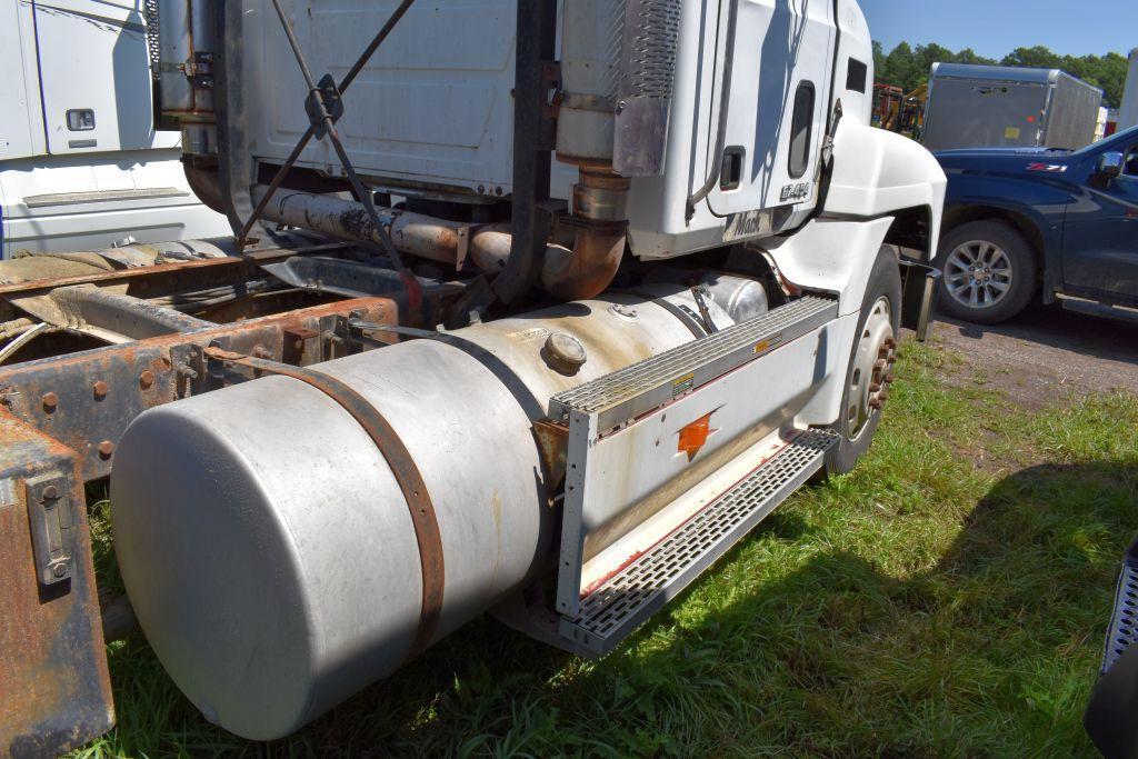1997 Mack CH600 Day Cab Semi Tractor, E7 454 Engi