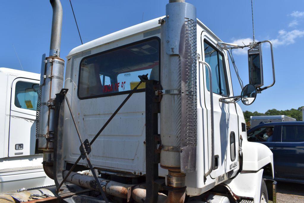 1997 Mack CH600 Day Cab Semi Tractor, E7 454 Engi